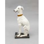 Sitzender Windhund, 20. Jh., Keramik, naturalistisch staffiert, auf rechteckigem Sockel,feines