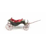 Spielzeug-Kutsche, England, um 1890, Metall, farbig gefasst, Holz, Textil und Leder,detaillreiches
