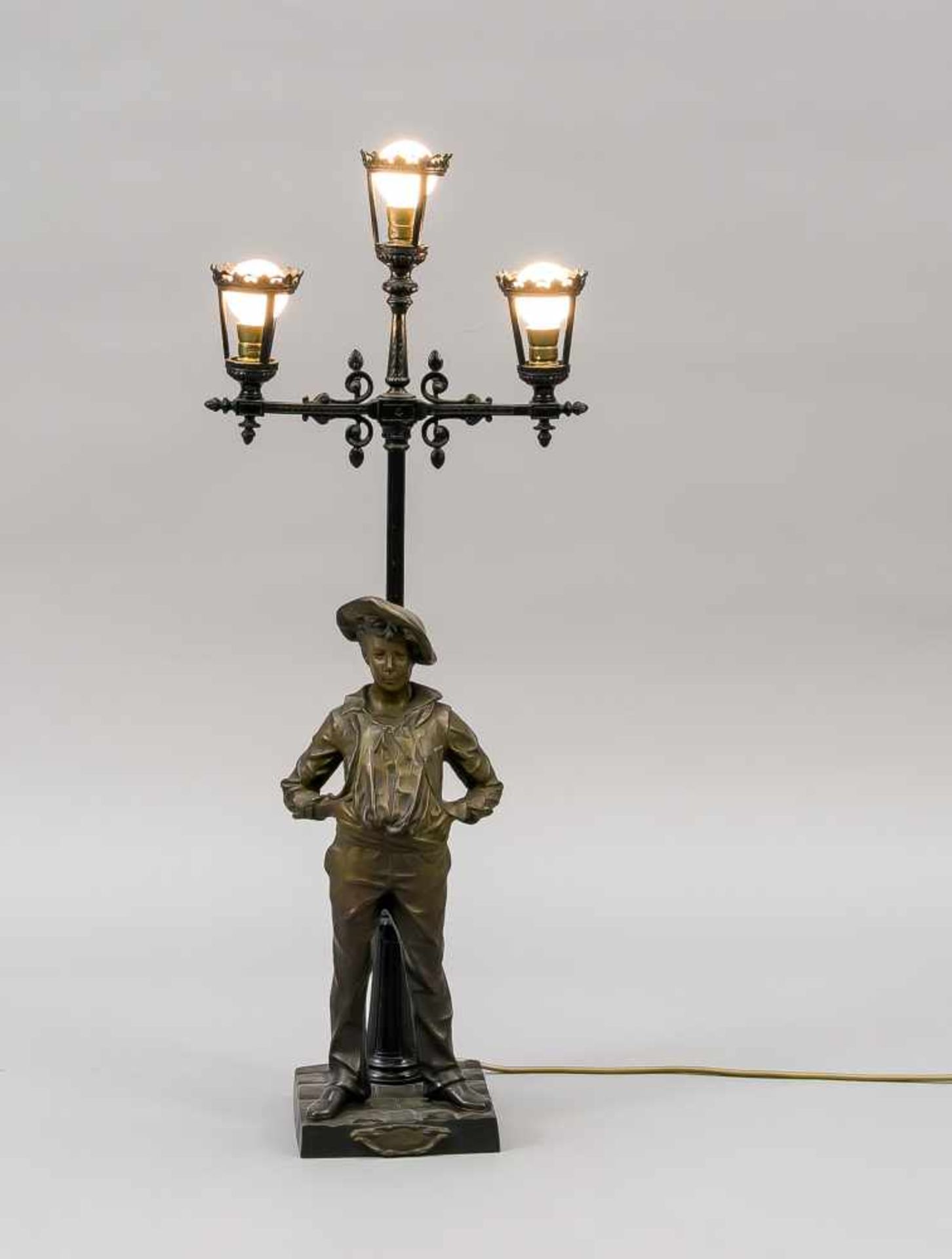 Figürliche Lampe um 1900, nachträgl. elektr., 3-flg., "Sifleur" von Émile Maillard(1846-1926), - Bild 2 aus 2