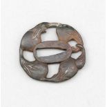 Tsuba, Katana-Stichblatt, Japan, 18./19. Jh., Eisen. Durchbrochen gearbeitet mit insgesamt5