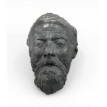 Totenmaske eines Mannes mit Bart, patinierter Bronzeguss des 19. Jh., 19 x 29 x 16 cmDeath mask of a