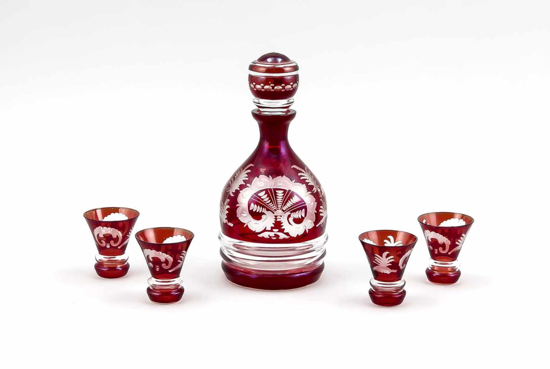 Fünfteiliges Likör-Set, Böhmen, 20. Jh., bestehend aus 4 Gläschen und einer Karaffe,klares Glas, rot