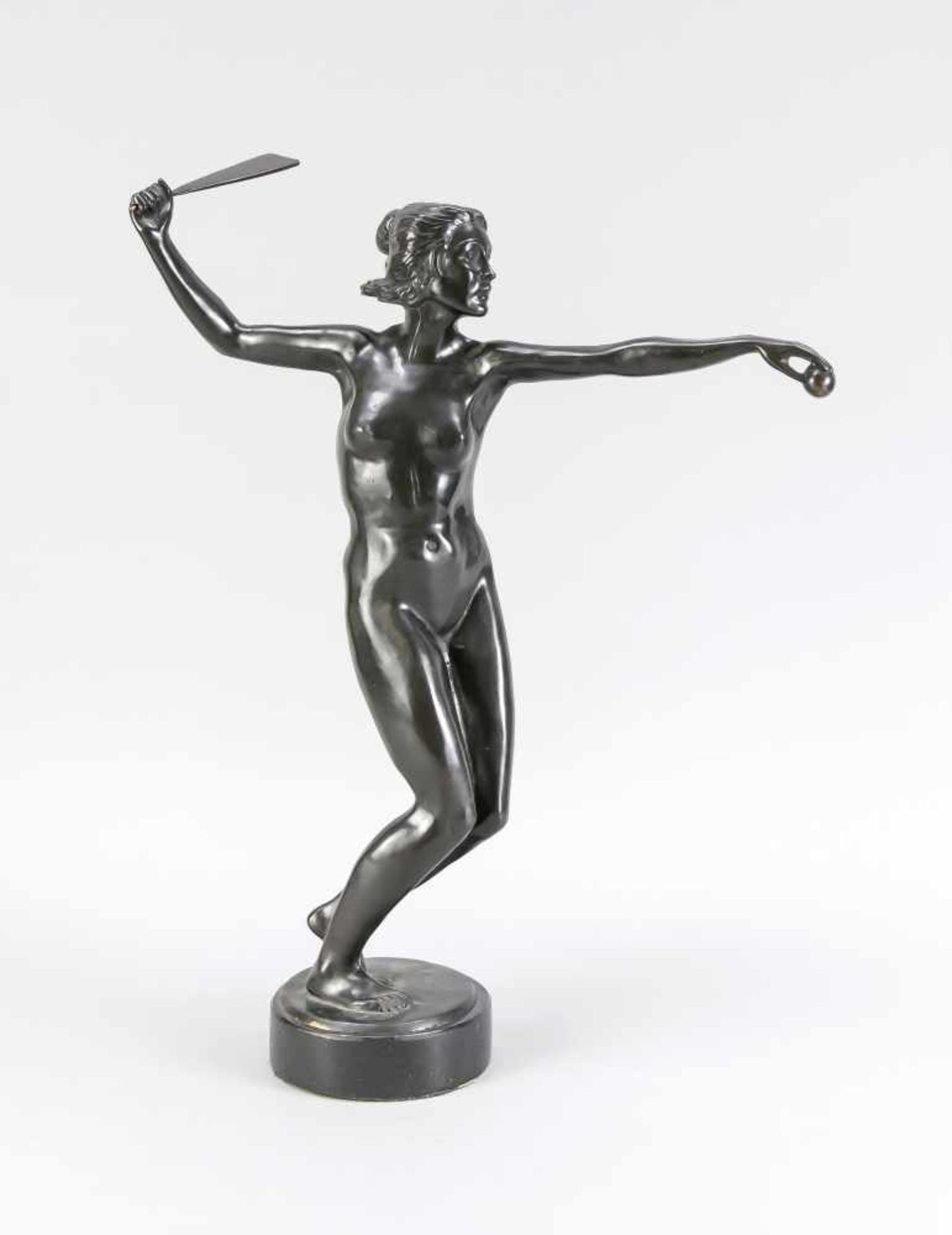 Emil Cauer (1867-1946), nackte Schlagballspielerin, dunkel patinierte Bronze, im Standsign., auf