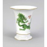 Vase, Meissen, Marke 1972-80, 1. W., Trompetenform, Dekor Grüner Ming Drache, Goldrand, H.16 cmVase,