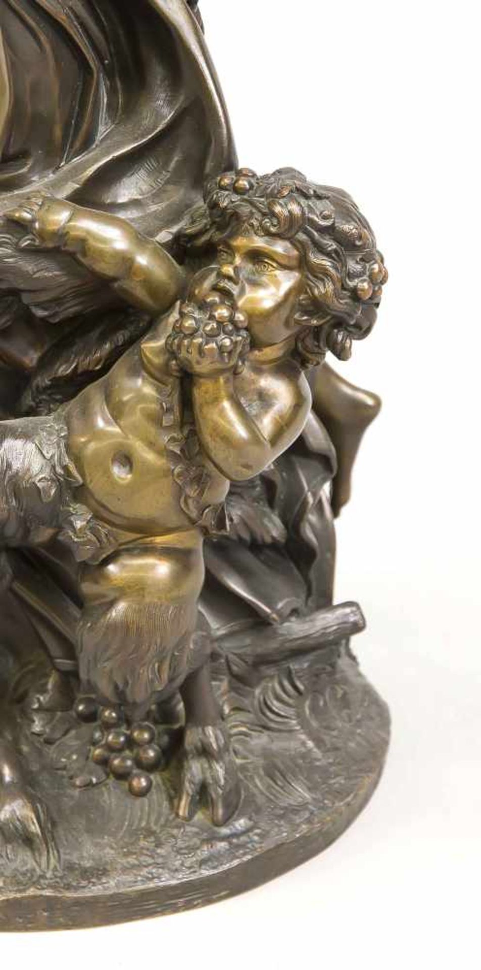 Claude Michel Clodion (1738-1814), große Bacchantengruppe mit kleinem Satyr, dunkelpatinierte Bronze - Bild 3 aus 3