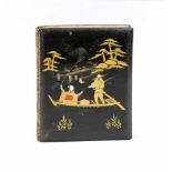Fotoalbum, Japan, um 1900 (Meiji). Einband mit Lederrücken (mit Goldprägung) undHolzdeckeln (die