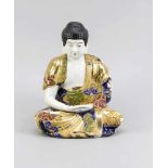 Satsuma-Buddha, 20. Jh., reich geschmücktes Gewand mit großen Seerosenblättern inAufsicht, dick