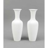 Paar Vasen, KPM Berlin, Marken 20. Jh., 2. W., Modell Asia, Entwurf 1880, schlankeBalusterform,