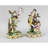 Paar Figurengruppen, Derby, England, Marke 1782-1825, elegantes Paar an einem Baumstamm,Dame hilft