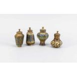 4 Miniatur-Cloisonné-Deckeltöpfe, China, 2. H. 20. Jh., Kupfer vergoldet und