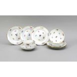 Zehn Teile, Meissen, Pfeifferzeit 1924-34, 1. W., Form Neuer Ausschnitt, polychromerStreublumen-