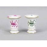 Zwei kleine Vasen, Meissen, nach 1950, 1. W., Trompetenform, Dekor Indisch Grün undIndisch Purpur,