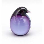 Sitzender Vogel, 20. Jh., klares Glas mit violettem Innenüberfang, H. 12,5 cmSitting bird, 20th