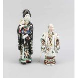 2 Porzellanfiguren, Japan/China, um 1900. 1 x Mann in traditionellem Gewand mit einerMaske vor dem