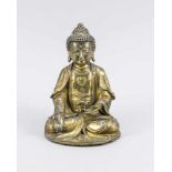Buddha im Ming-Stil, China, 19. Jh., Bronze mit Restvergoldung. Im Padmasana sitzend, dieHände in