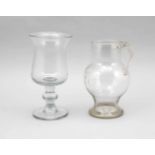 Zwei Teile Glas, Anf. 20. Jh., jeweils klares Glas, Krug, runder Stand, bauchiger Korpus,gerader