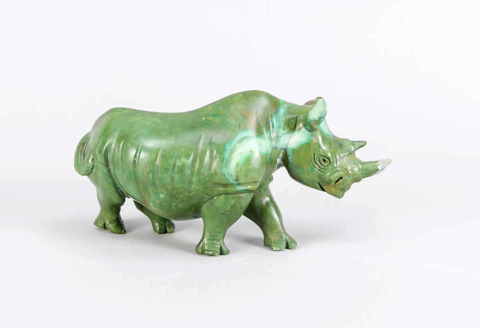 Anonymer Bildhauer des 20. Jh. Nashorn, grünes Gestein, wohl Malachit, vollplastischbehauen und