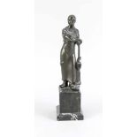 Franz Iffland (1862-1935), stolzer Schmied am Amboss stehend, dunkel patinierte Bronze