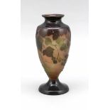 Vase, Gallé, runder Stand, Korpus mit sich erweiternder Wandung, klares, mattiertes Glasmit