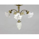 Deckemlampe, Ende 19. Jh., Metallguss mit galvanischer Vergoldung, 4-flg. Ornamentierterund