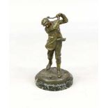 Sign. Rigal, Bildhauer um 1920, Skulptur eines Golfspielers zum Schlag ausholend,grün-braun