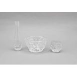 Drei Teile, Glas, USA, 20. Jh., Tiffany & Co., New York, Schale, Windlicht und Vase,jeweils klares