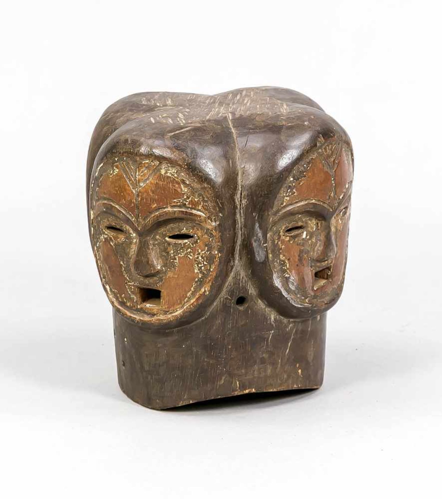 Helmmaske, Fang? Westafrika. Holz vierpassig beschnitzt mit 4 Gesichtern. Augen und Münderals