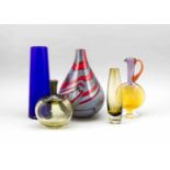 Konvolut von fünf Vasen, 2. H. 20. Jh., unterschiedliche Formen und Größen, klares undfarbiges Glas,