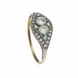 Art Déco Smaragd-Altschliff-Diamant-Ring GG/WG 585/000 mit 26 Altschliff-Diamanten, zus.0,33 ct W/SI