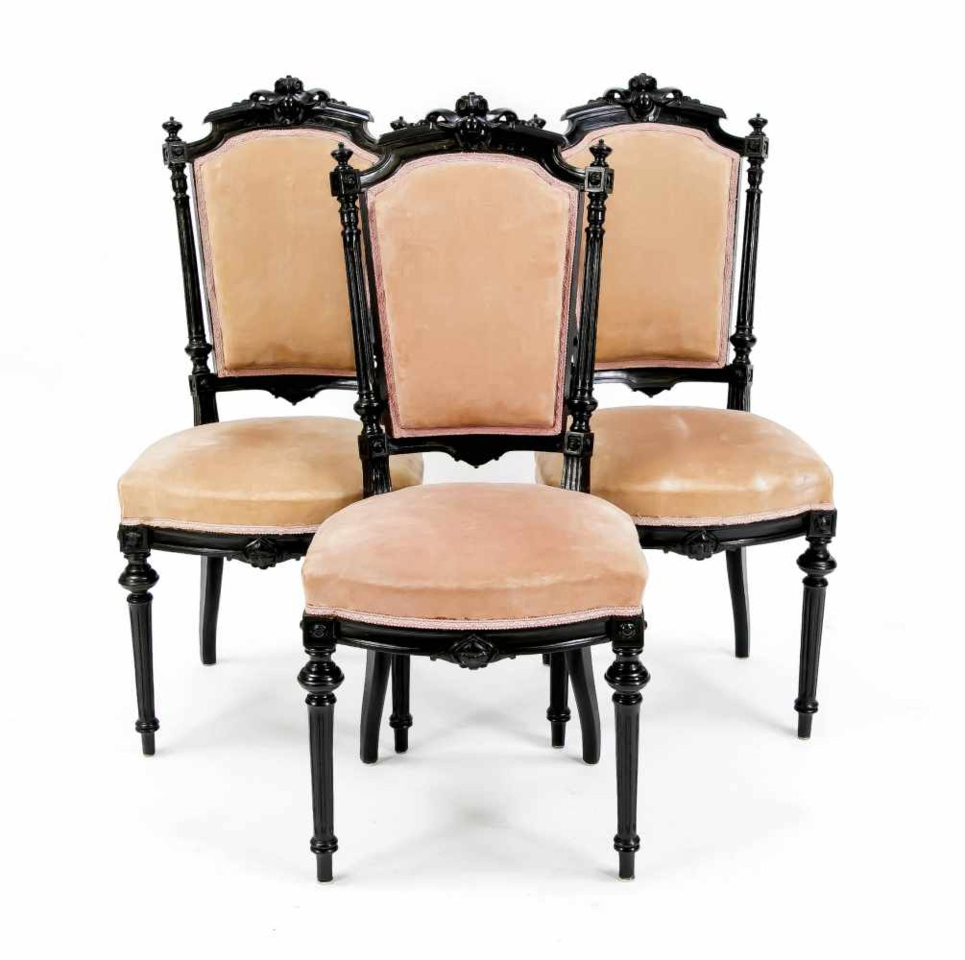 Satz von drei Gründerzeit-Stühlen um 1870, Holz geschnitzt, gedrechselt und ebonisiert, 98x 45 x
