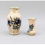 Paar Vasen, Belgien, 20. Jh., Dubois?, Keramik, gedrungene Viereckform m. langem Hals u.ovoide,