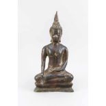 Buddha in Maravijaya, Thailand, 17. Jh. oder später. Bronze mit Resten vomBlattvergoldung. Im