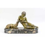 A. Cipriani, ital. Bildhauer Anfang 20. Jh., weiblicher Akt ein Reh fütternd, grün undbäunlich