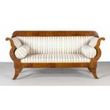 Sofa im Biedermeier-Stil, Ende 20 Jh., Kirschbaum massiv/furniert, geschweiftes Gestellmit gerader