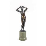 Anonymer Bildhauer 1. H. 20. Jh., stehender weiblicher Akt mit erhobenen Armen, dunkelpatinierte