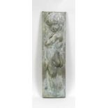 Anonymer Bildhauer 1. H. 20. Jh., Bronzerelief eines sich umblickenden Kindes, patiniert,unsign., 42