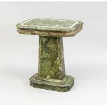 Beistell-/Gartentisch aus grünem und beigefarbenem Marmor, 20. Jh., 70 x 62 x 43 cm- - -22.69 %