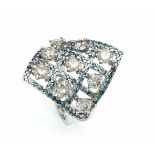 Brillant-Ring WG 585/000 mit Brillanten, zus. 3,10 ct Fancy Champagner/SI und FancyIntense Blue/