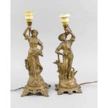 Paar figürliche Tischlampen, Ende 19. Jh., Metallguss, bronziert. 1 x Bauer, 1 x Bäuerin.Jeweils auf