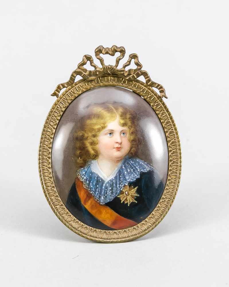Miniaturportrait eines adeligen Jungen, Ende 19. Jh., polychrome Emaille auf