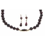 Granat-Set GG 585/000 Collier mit 49 Granatkugeln 9,5 mm, Steckschließe mit SI-Acht