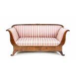 Biedermeier-Sofa um 1820, Nussbaum furniert, rosefarbener Streifenbezug, Polsterung, 97 x200 x 65