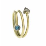 Brillant-Ring GG/WG 585/000 mit einem Brillanten 0,14 ct fancyoceanblue/SI und einemTriangel-
