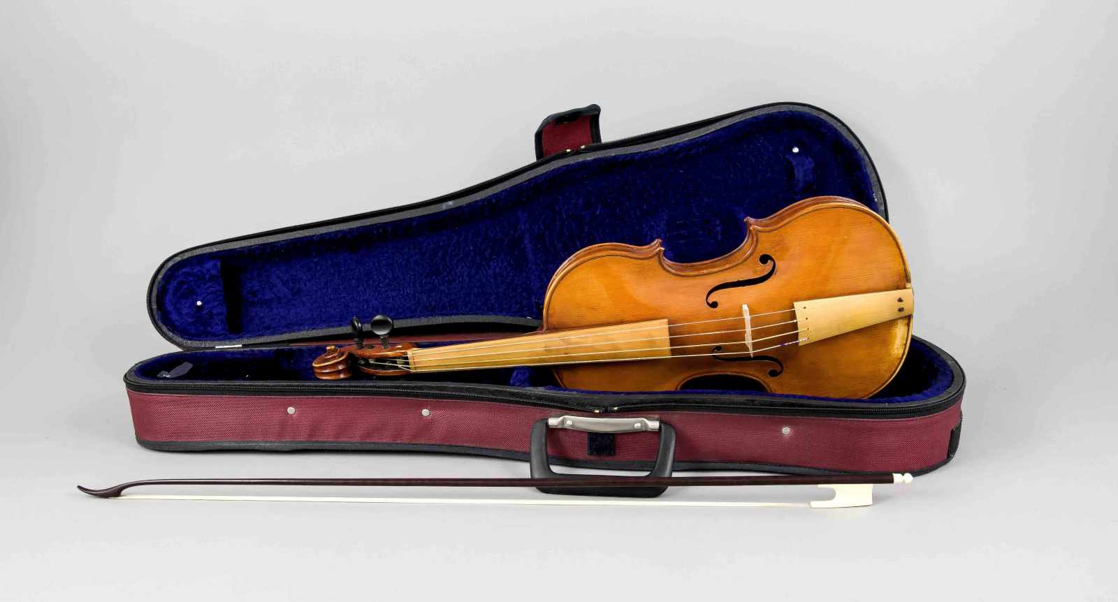Barock-Geige nach dem Modell von Nicolo Amati aus dem Jahre 1649, Etikett (blaues Papier):"Josef