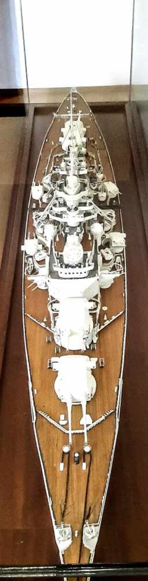 Riesiges Modell des Schlachtschiffs der deutschen Kriegsmarine BISMARCK, Maßstab 1:100. Inden 1980er - Image 6 of 11