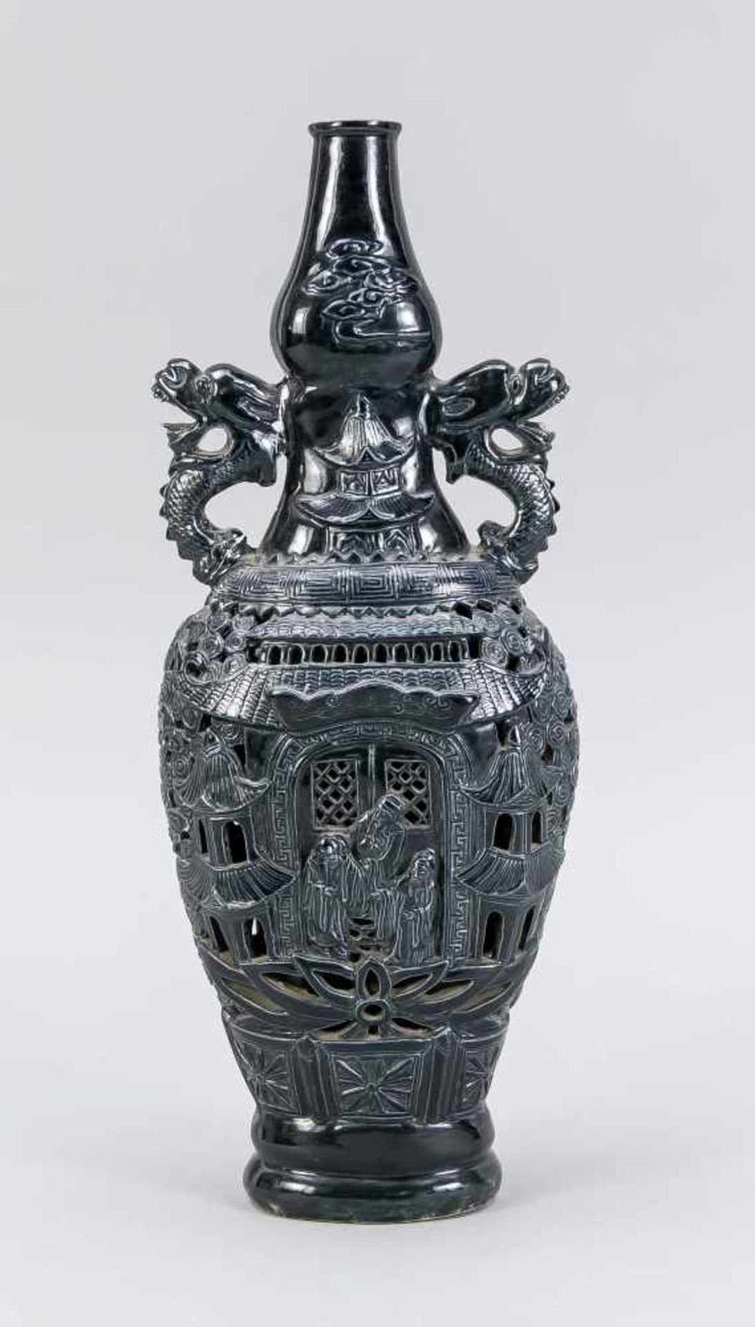 Monochrome Vase mit Durchbruch-Dekor, China, 20. Jh. Leicht gedrückte Form mit seitlichangesetzten