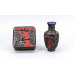 Kleines Lackkonvolut, China, 20. Jh., bestehend aus einer Vase mit Messingkern, rotem undschwarzem