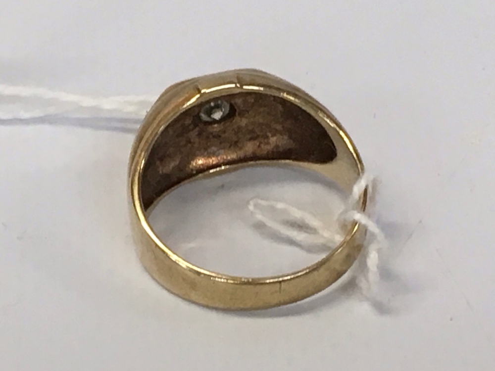 A GENTS 9CT GOLD AND DIAMOND RING, THE C - Image 3 of 3