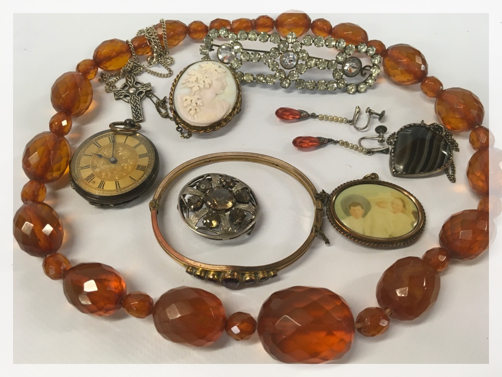 MISCELLANEOUS VINTAGE DRESS JEWELLERY TO - Image 2 of 2