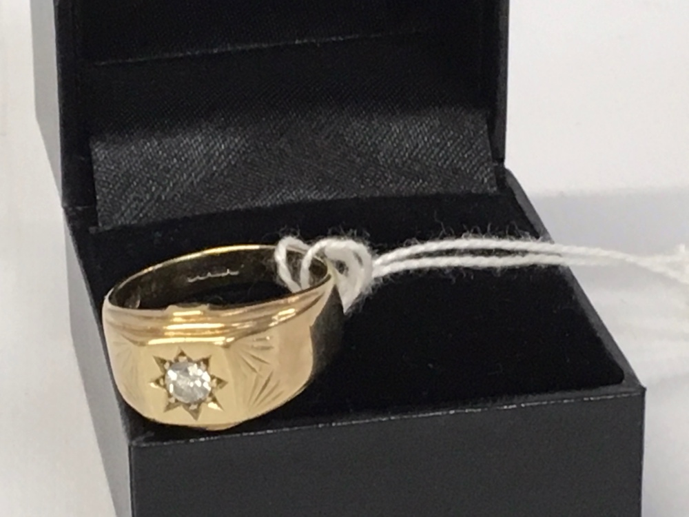 A GENTS 9CT GOLD AND DIAMOND RING, THE C